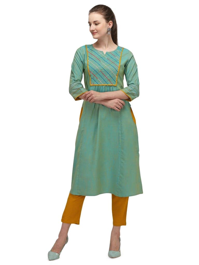 SHOPPING QUEEN Women Rayon Kurta Pant Set