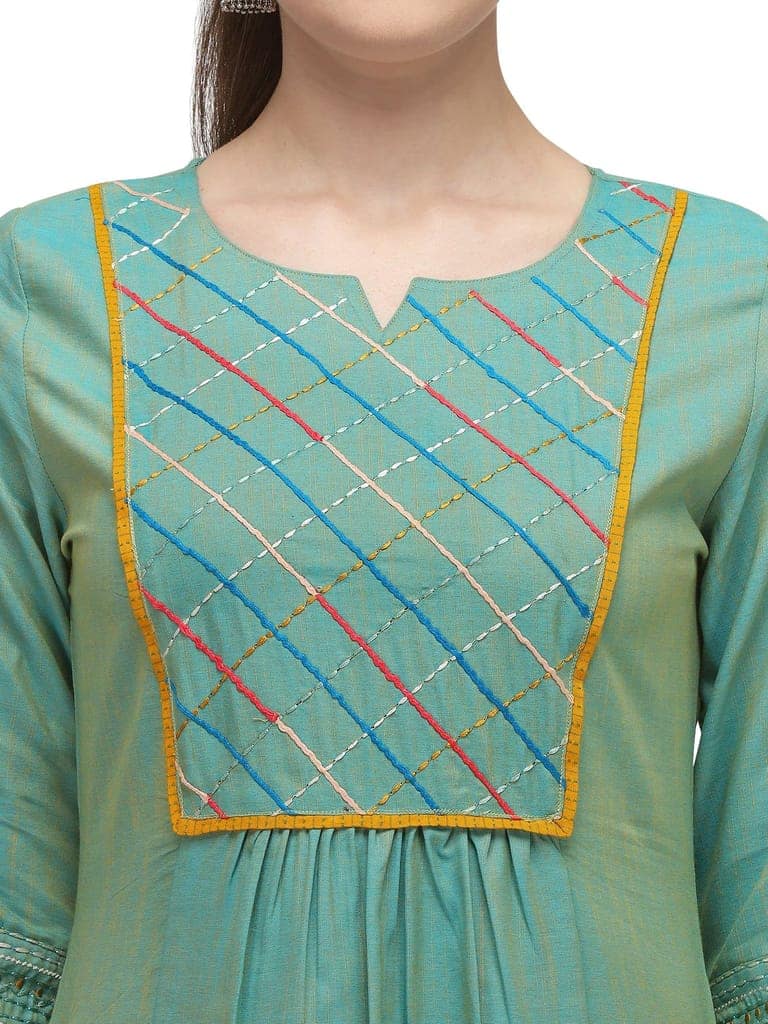 SHOPPING QUEEN Women Rayon Kurta Pant Set view 6