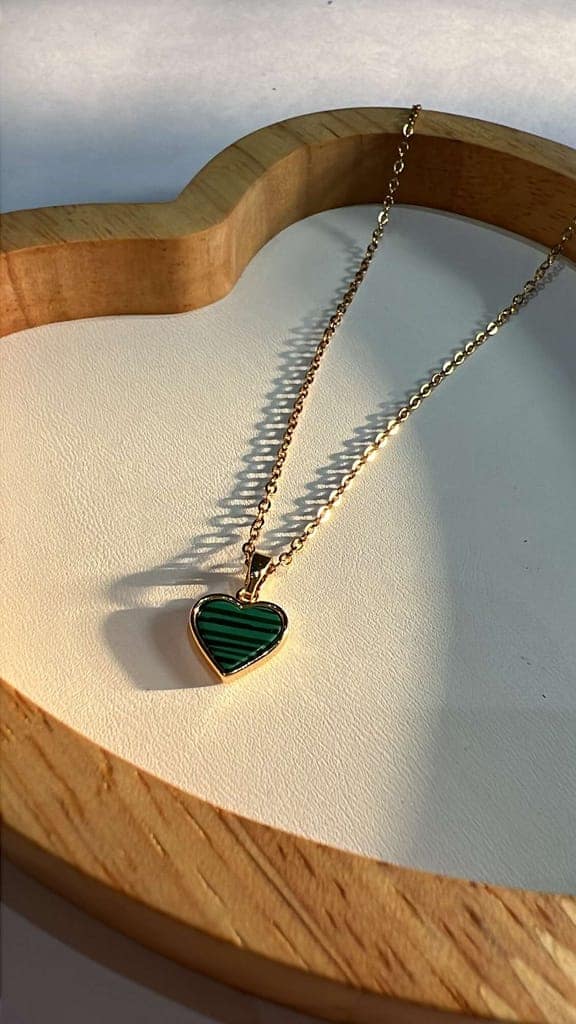 Piper emerald neckpiece view 6