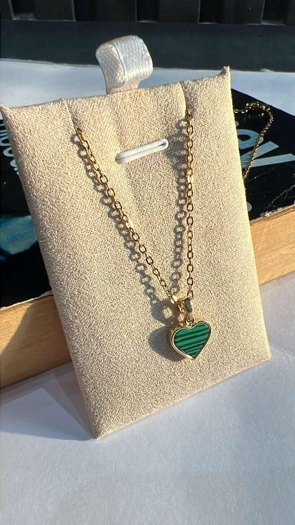 Piper emerald neckpiece view 7