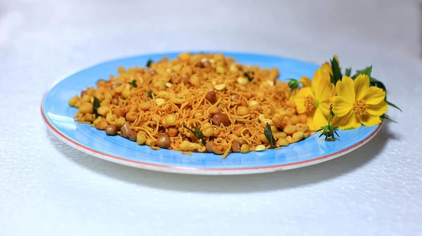 CRUNCHIZZ - MIXTURE/NAMKEEN I Authentic & Traditional Kerala Preparation I No Additives or Preservatives I Pack of One I view 2