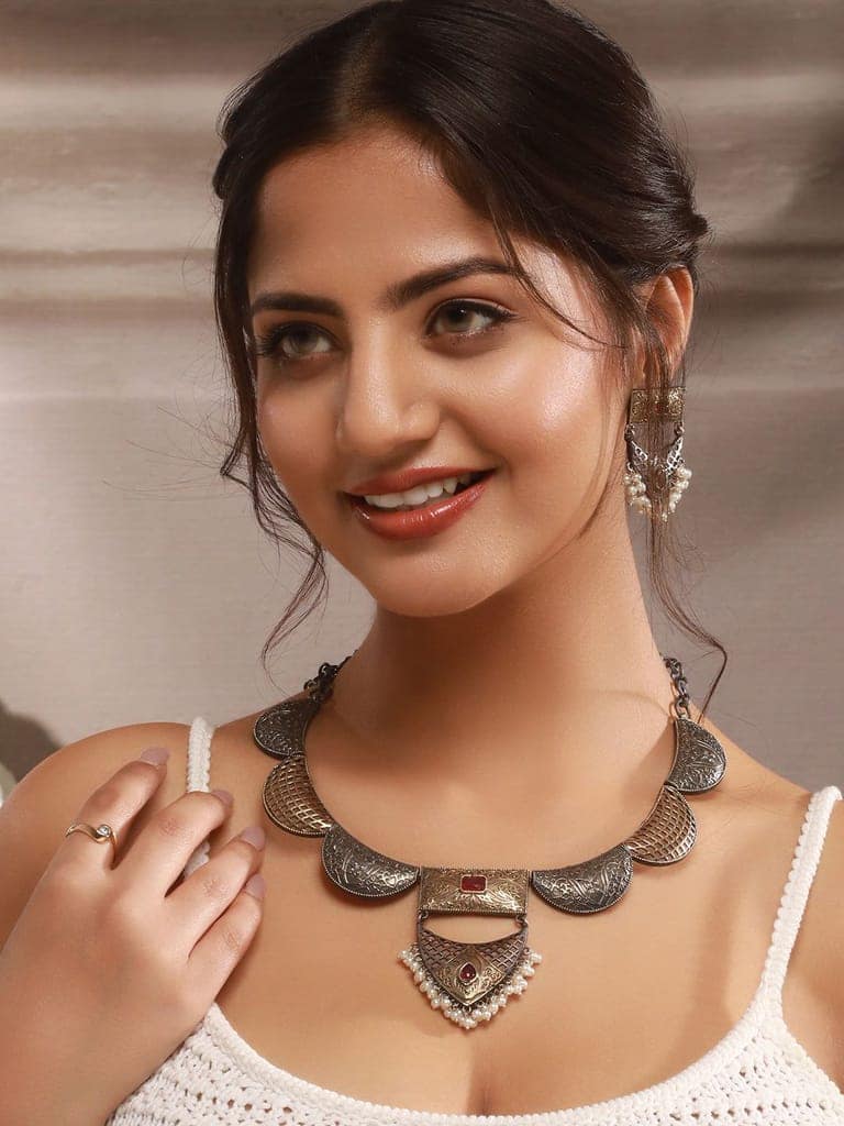 Silver Oxidised Dual Toned Red Stone & Pearl Beaded Filigree Designer Fusion Hasli Necklace Jewellery Set view 2