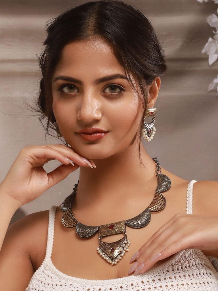 Silver Oxidised Dual Toned Red Stone & Pearl Beaded Filigree Designer Fusion Hasli Necklace Jewellery Set view 3