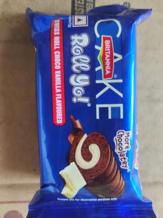 Britannia cake roll yo choco vanilla flavour