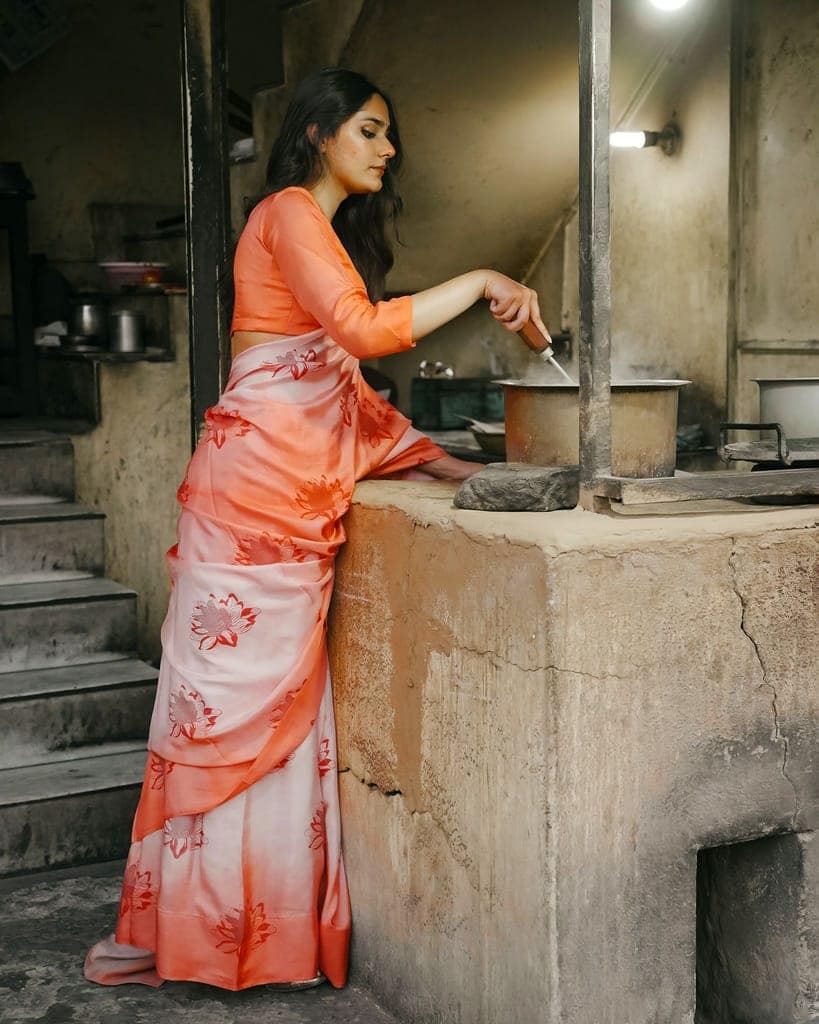 Soft Peach Niloufer Saree by Aagaaz Jaipur view 3