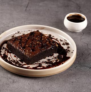 Brownie with chocolate sauce