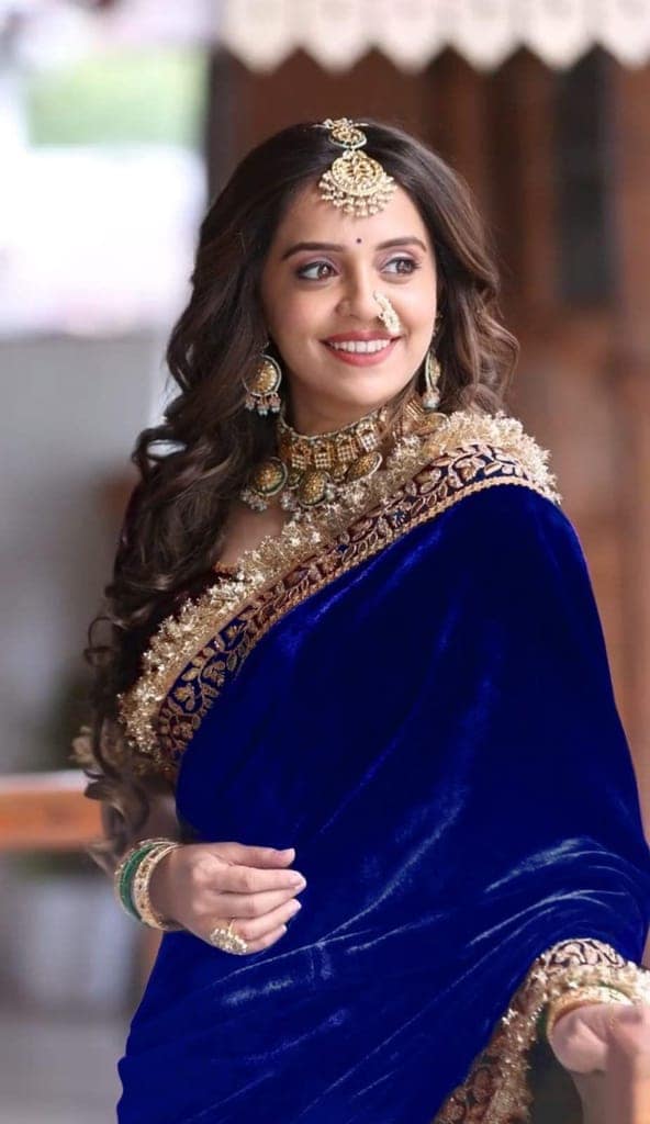 Dream Crushers Womens Saree Heavy Velvet Fabric Saree With Embroidey Work And Readymde Latkan lace in Saree view 8