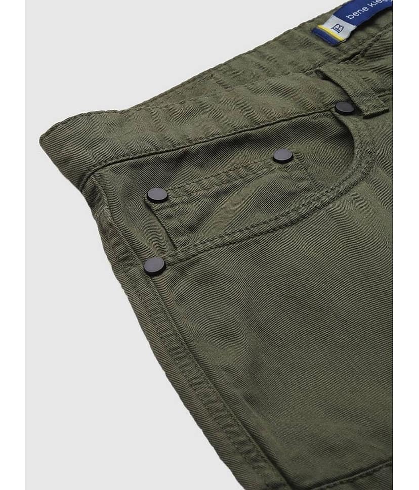 Bene Kleed Men Pure Cotton Solid Straight Fit Cargos Trousers view 6