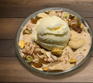 Dry fruit with ice cream