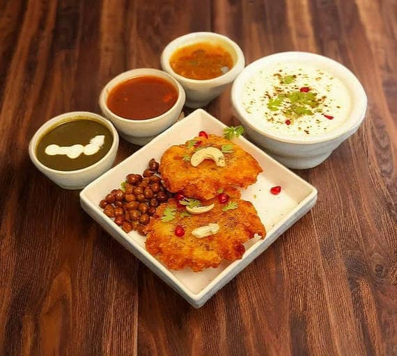 Aloo Tikki Chaat (Fried In Olive Oil)