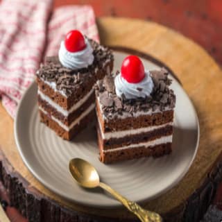 Monginis Black Forest Pastry