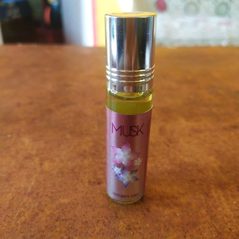 Musk Attar Perfume Roll On - Essence of Musk in Convenient Roll-On Bottle view 3
