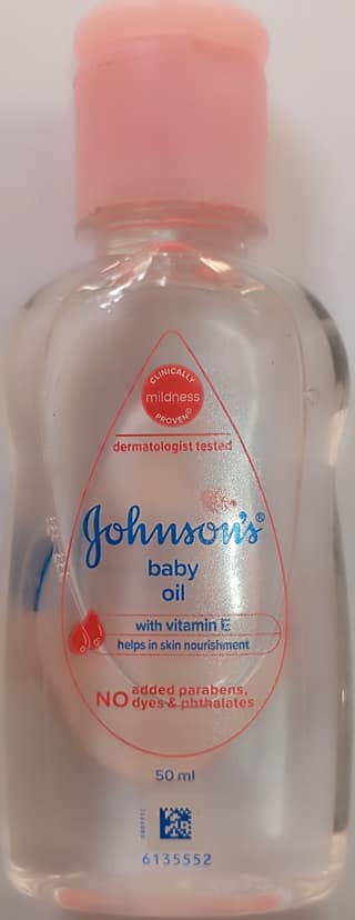 Johnson baby oil with vitamin E helps in nourishment 50ml