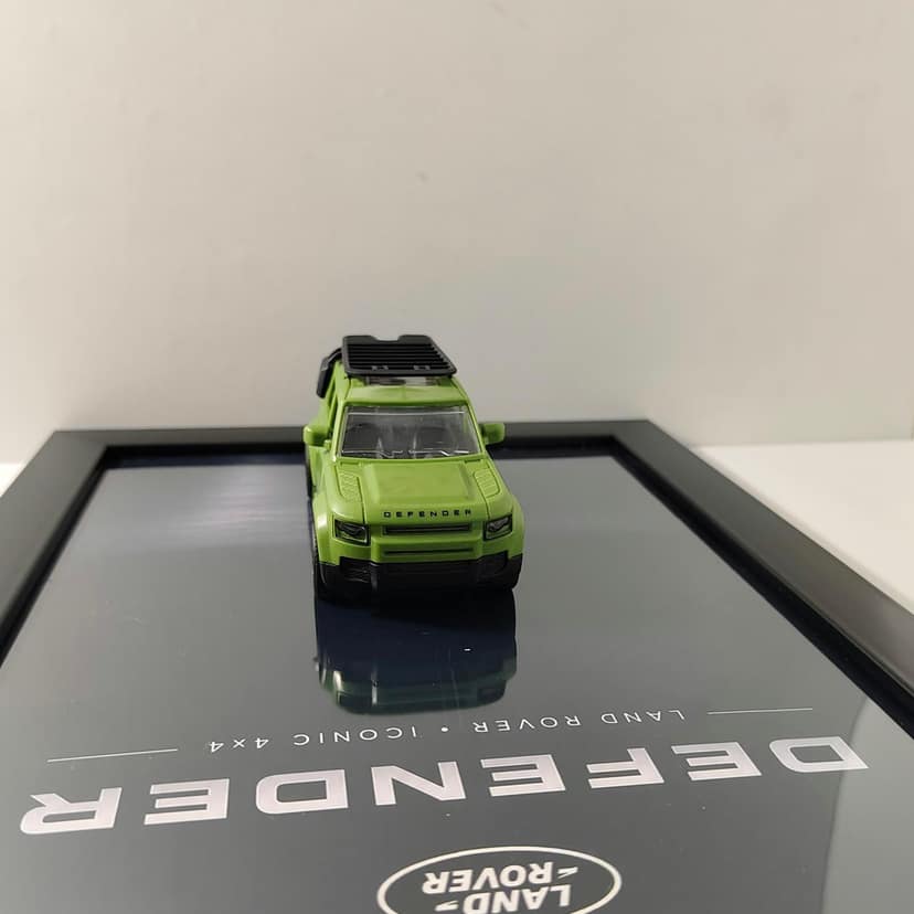 Defender !Green ! Die Cast Frame view 4