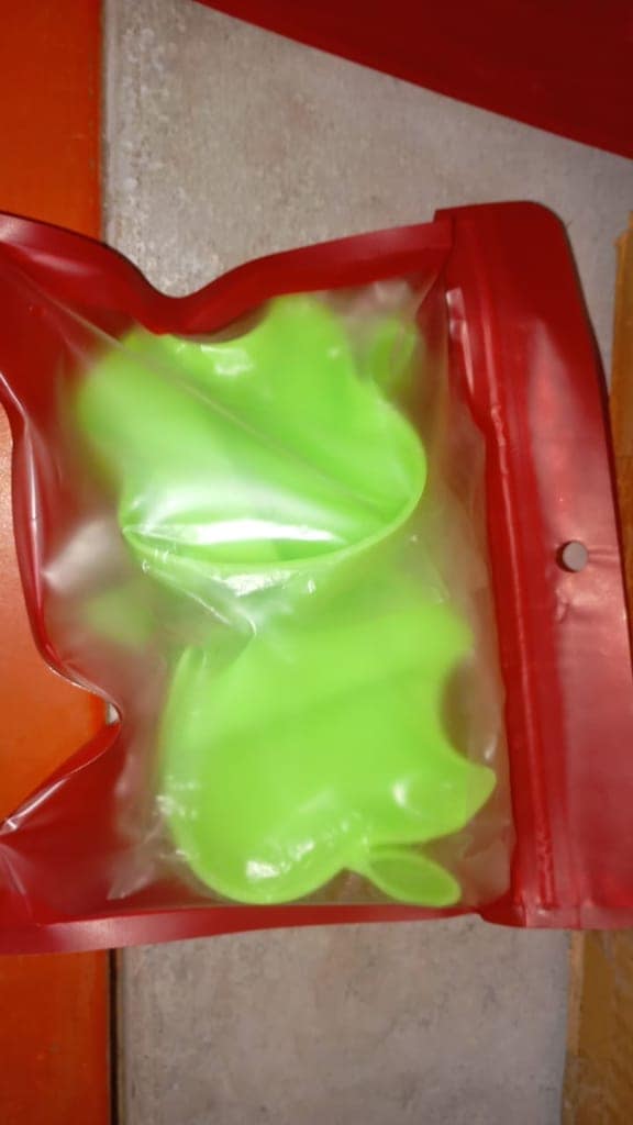 Apple-Shaped Plastic Mobile Phone Holder (3 Pc & mix color) view 8