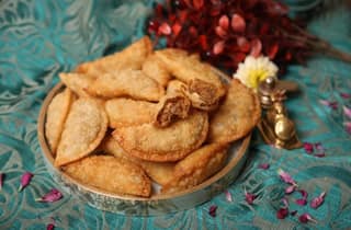Fresh Coconut Karanji (1 kg) | Traditional Sweet Pastry | Festive Treat