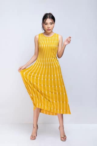 SLEEVELESS PLEAT DRESS