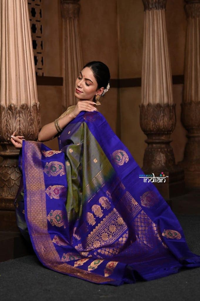 Parampara~ Gadwal Pure Silk Handloom Saree in Dual Tone Blue Green with Blue Border view 2