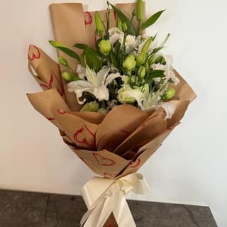The Blooming Story Freshness White Lily & Carnation Floral Wrap