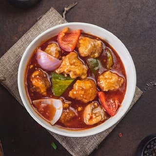 Chilli garlic chicken in red bell pepper (12 pcs)