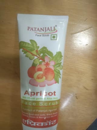 Patanjali Face scrub Apricot Moves dead skin cells., blackheads
