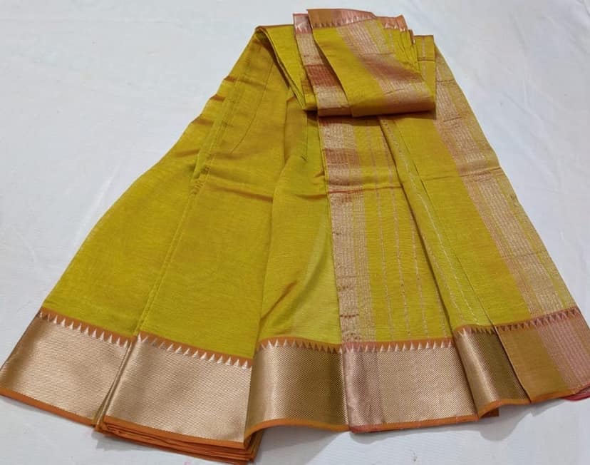 Green And Gold Silk Saree With Blouse Piece view 3