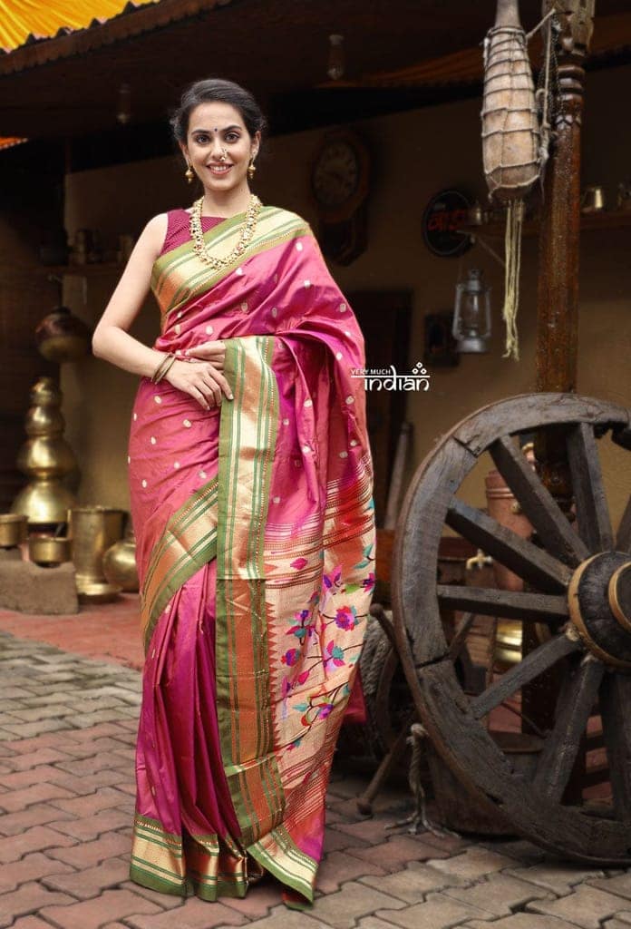 The Exclusive - Authentic Handloom Paithani with Uniquely Woven intricate Pallu by Super Skilled Weavers, Dual Tone Subtle Purple with Green Border view 3