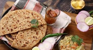 Aloo baingan chokha with sattu stuffed paratha(2 pcs)