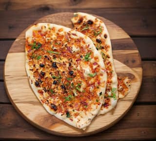 Ginger kulcha [2 half]
