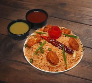 Baby corn schezwan fried rice 1 box [750 ml]