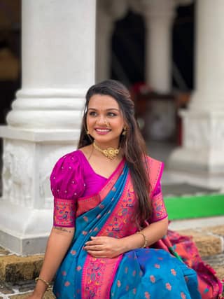 Yavira Silk Blue Women Jacquard Sarees