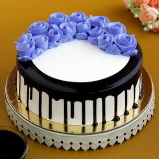 Roses On Top Black Forest Cake Half Kg