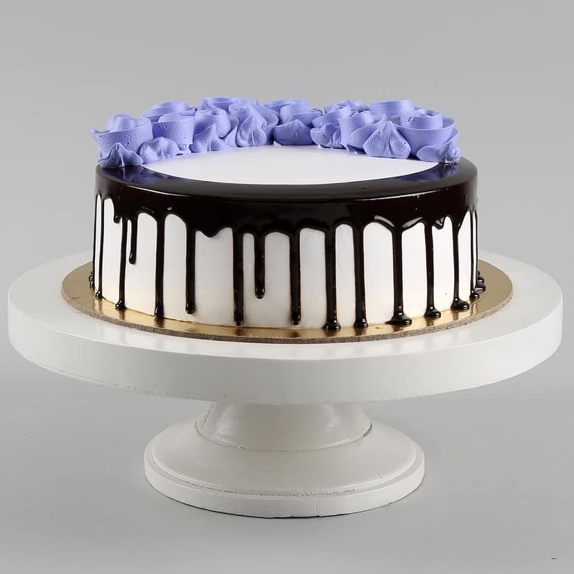 Roses On Top Black Forest Cake Half Kg view 3