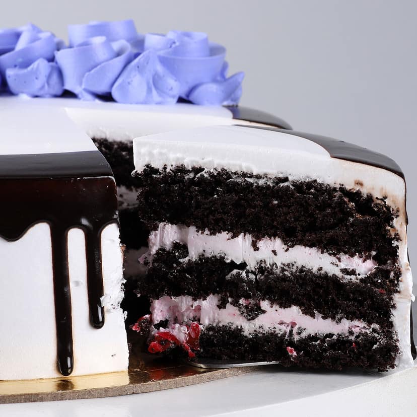 Roses On Top Black Forest Cake Half Kg view 5