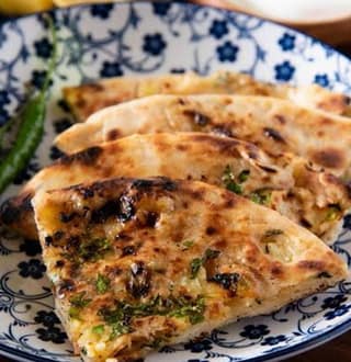Amritsari aloo pyaaz kulcha