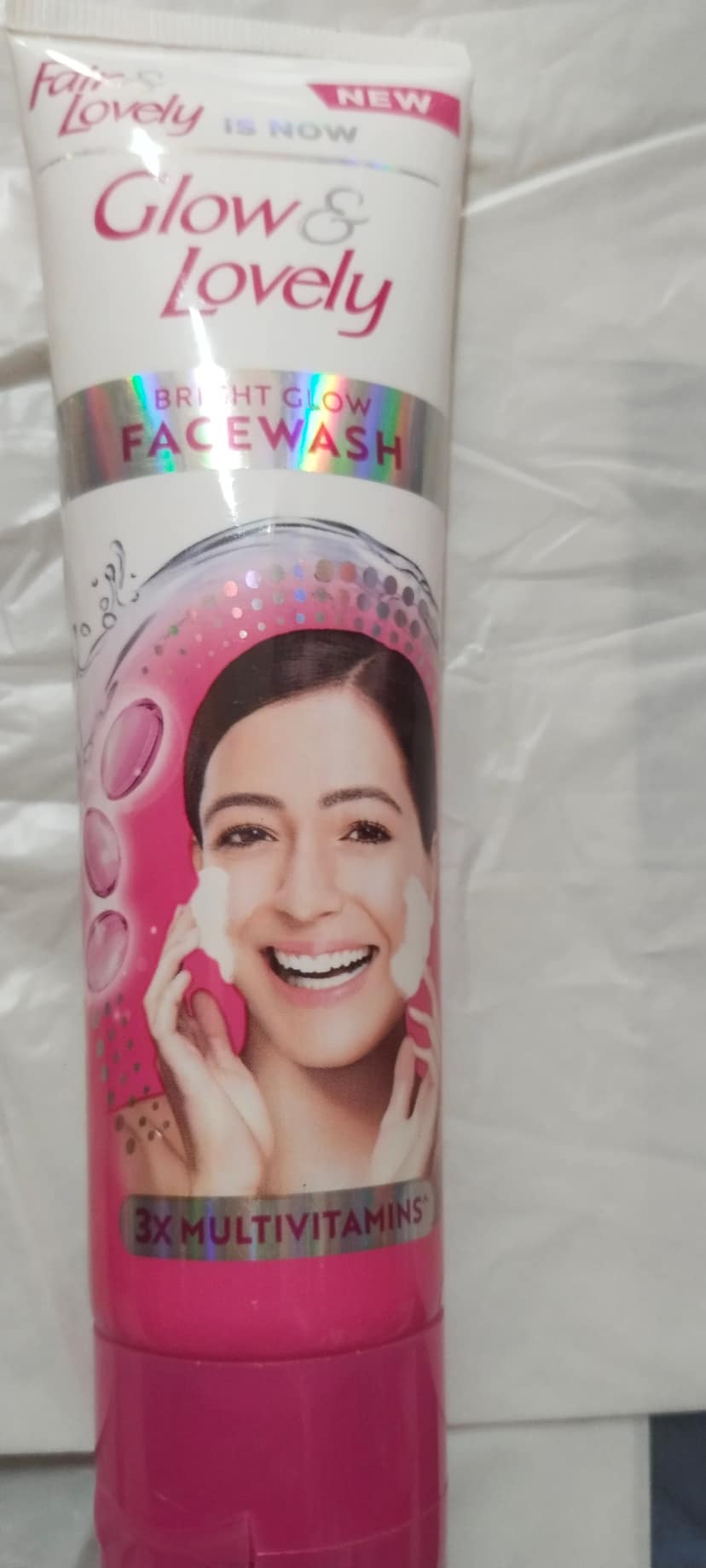 Fair& Lovely Glow& Lovely Bright glow Facewash