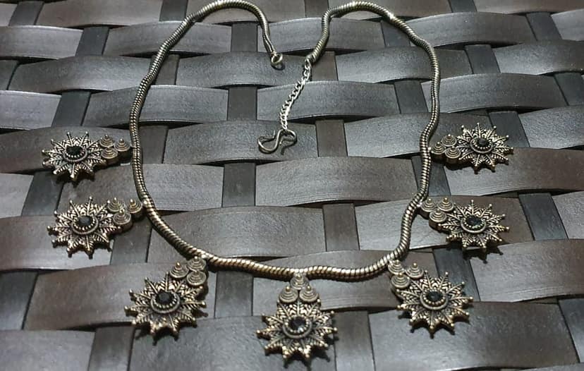 Glamvila Black Stone German Silver Chain view 3