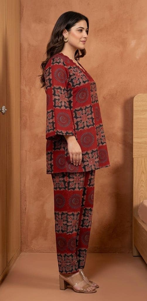Women's Maroon Kalamkari Print Cotton Co-ord Set with Lace V-Neck view 3
