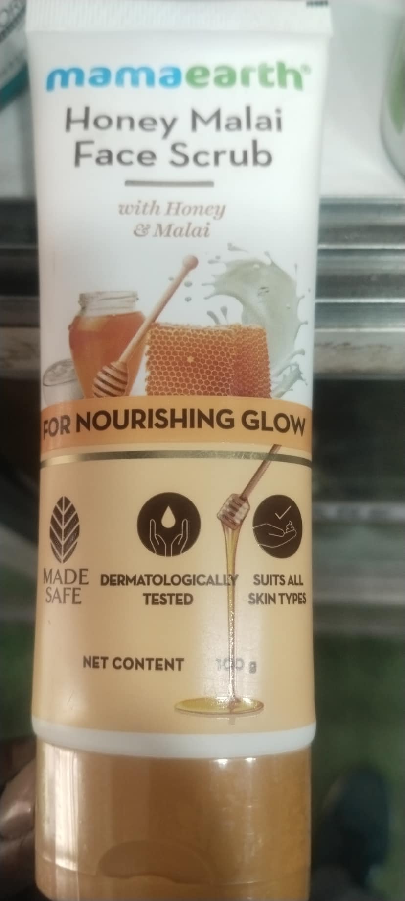 Mamaearth honey Malai face scrub