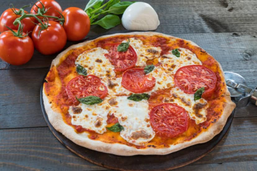 Cheese n tomato pizza