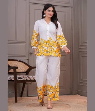 GLORIOUAS Women Rayon Printed Straight Kurti With Pants ( Yellow )