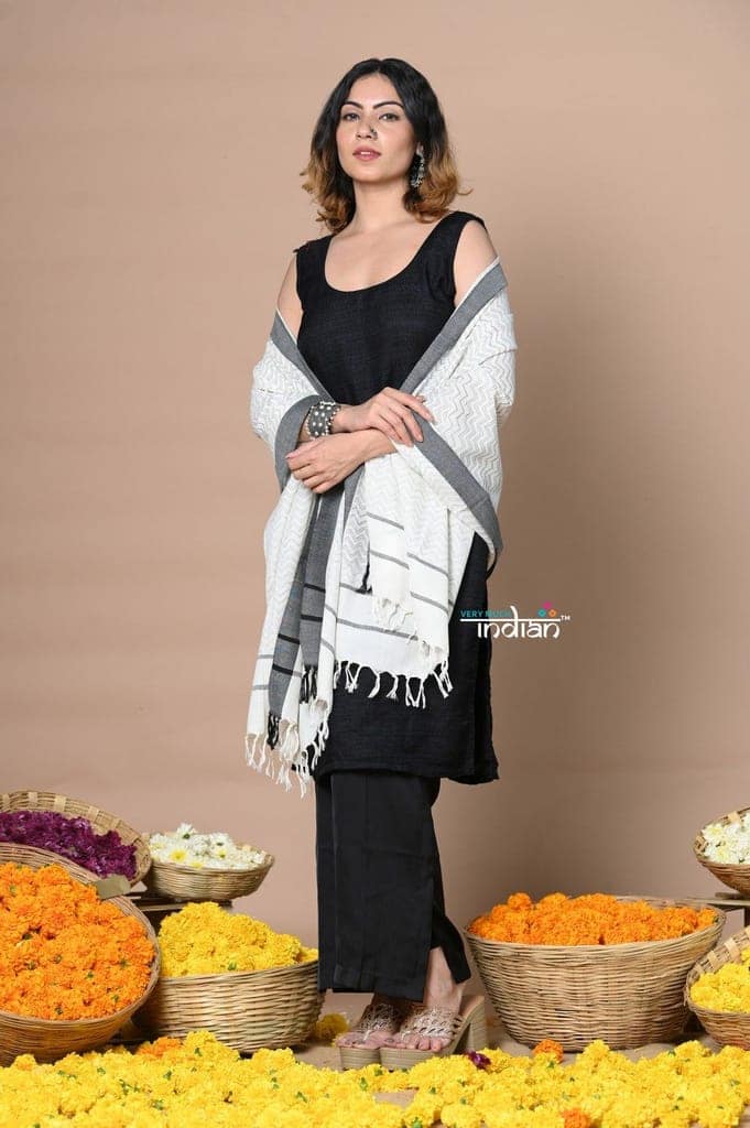 Rajsi~Handloom Pure Cotton Dupatta With Beautiful Handweave and Designer Tassels ~ Grey view 3