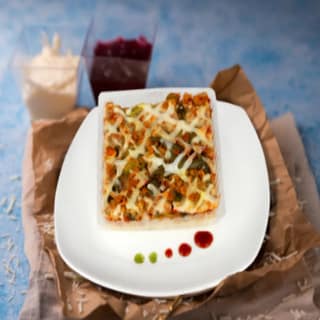 Monginis Chicken Pizza 4 Inches (Square)