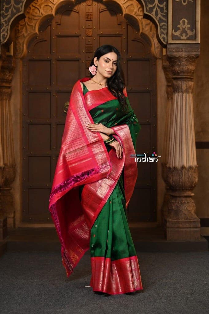 Parampara Premium ~ Gadwal Pure Silk Handloom Saree in Royal Green with Rani Pink Border view 4
