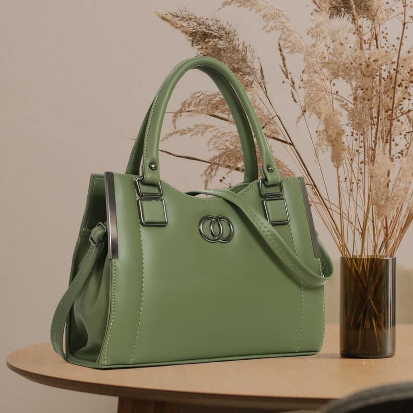 Chic Fuchsia Handbag – Elegant & Versatile view 4