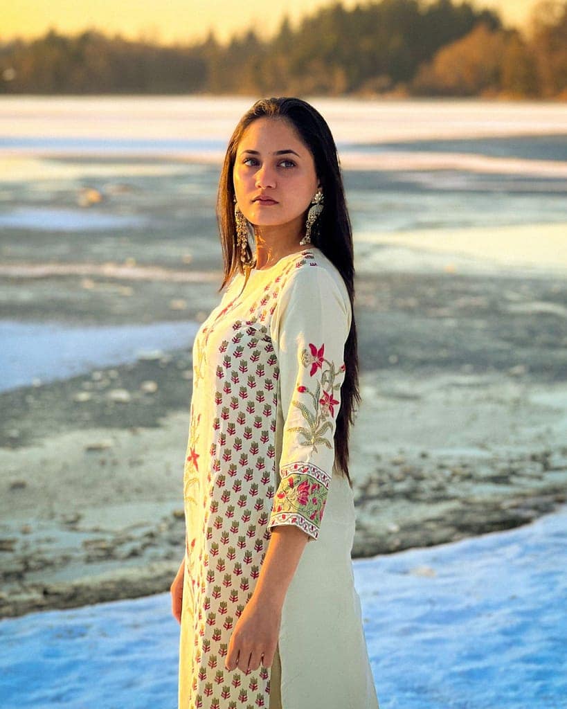 Chanderi kurta set with hand work by Aagaaz Jaipur view 4