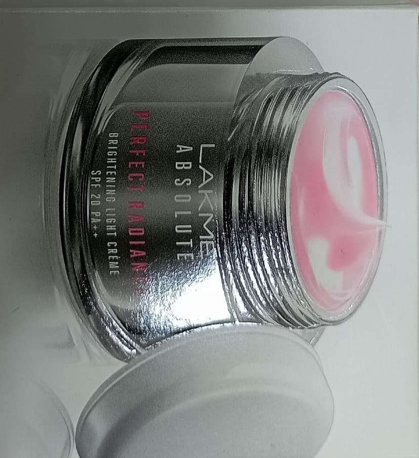 prefect radiance brightening light cream SPF 20 PA++