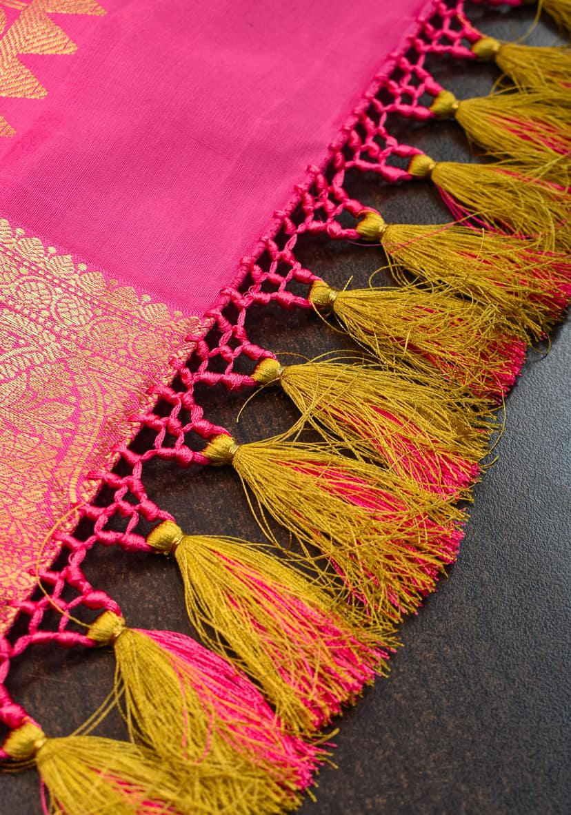 Triple Tone Vairaoosi Gadwal Silk Saree in Moss, Brown & Pink with Geometric Motifs | SILK MARK CERTIFIED view 10