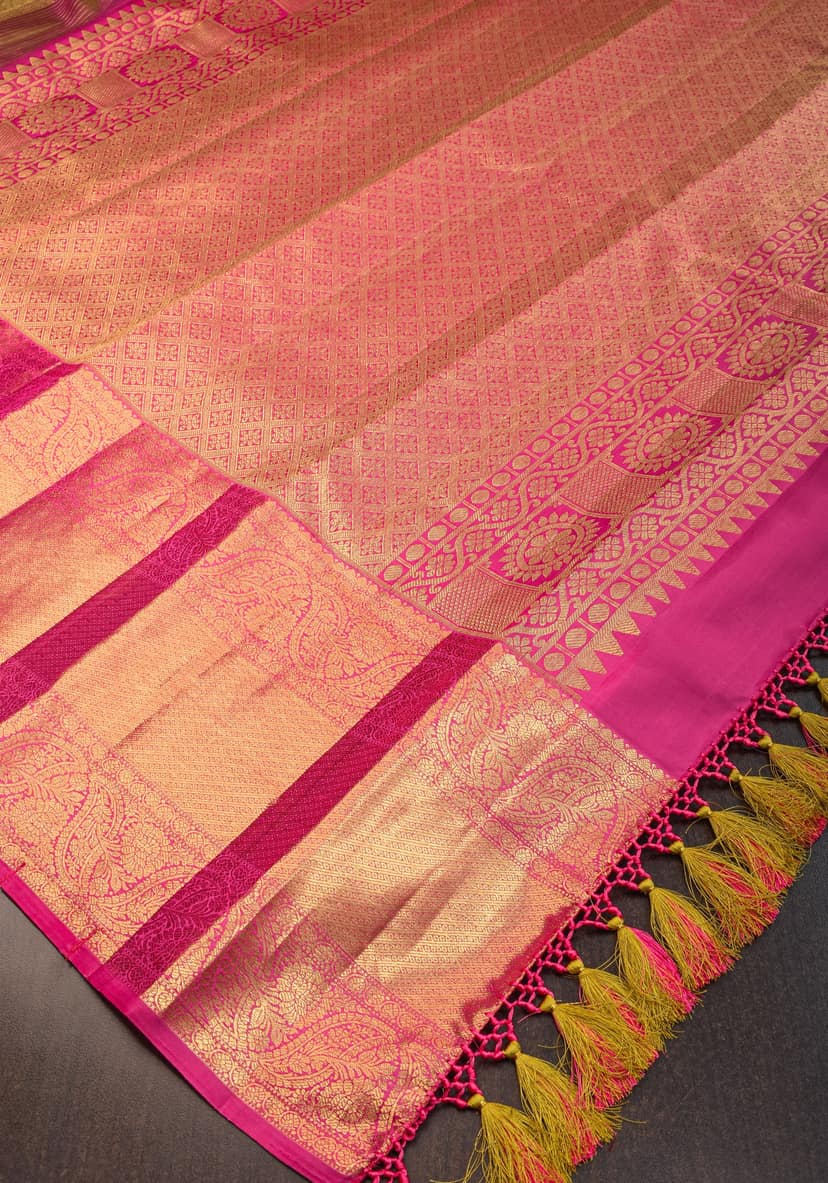 Triple Tone Vairaoosi Gadwal Silk Saree in Moss, Brown & Pink with Geometric Motifs | SILK MARK CERTIFIED view 5