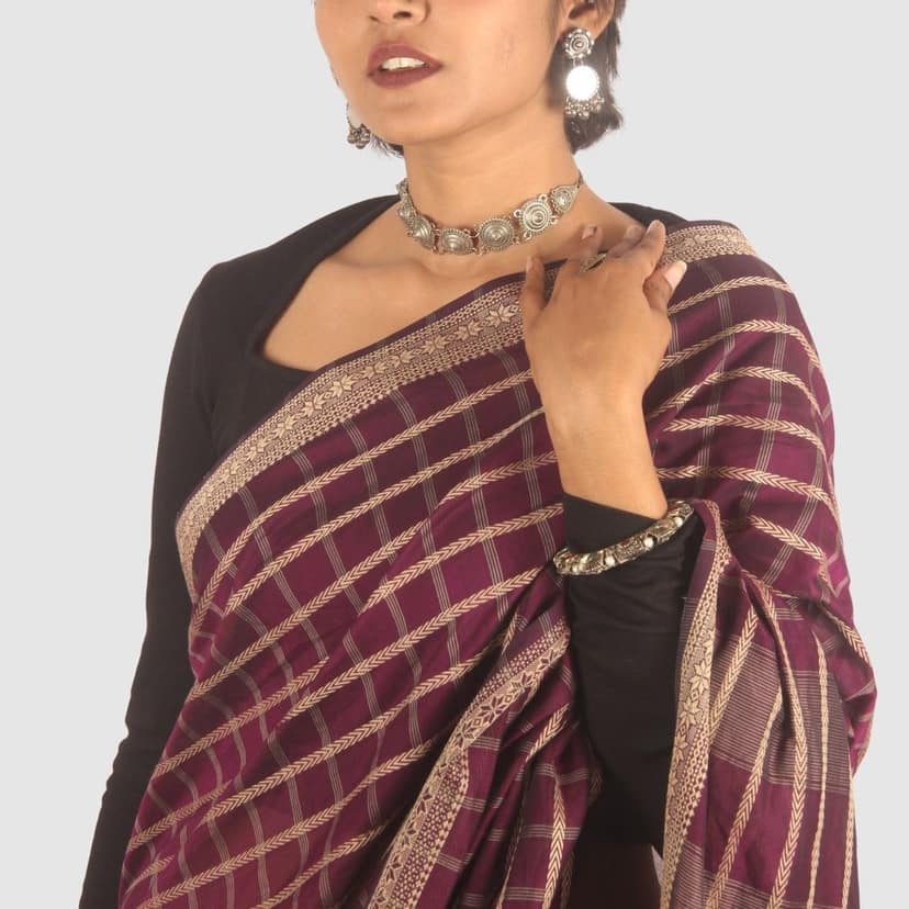 Wine Maroon Maheshwari Silk Cotton Saree with Golden Checkered Pattern and Zari Border view 8